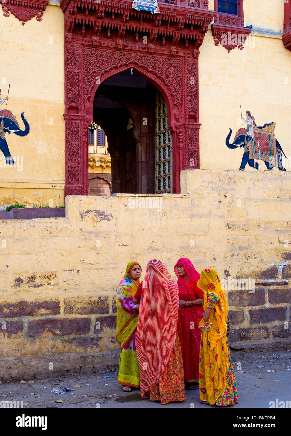 Women wearing saris, Jodphur, Rajasthan, India Stock Photo