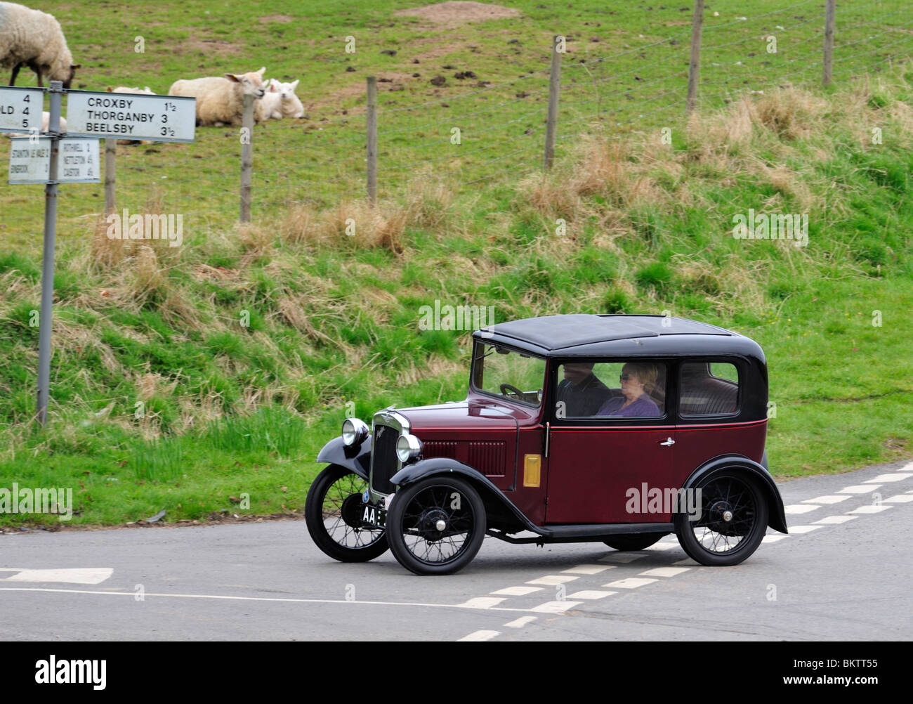 1933 AUSTIN SEVEN RP BOX SALOON. VINTAGE CARS. ON THE OPEN ROAD. Stock Photo