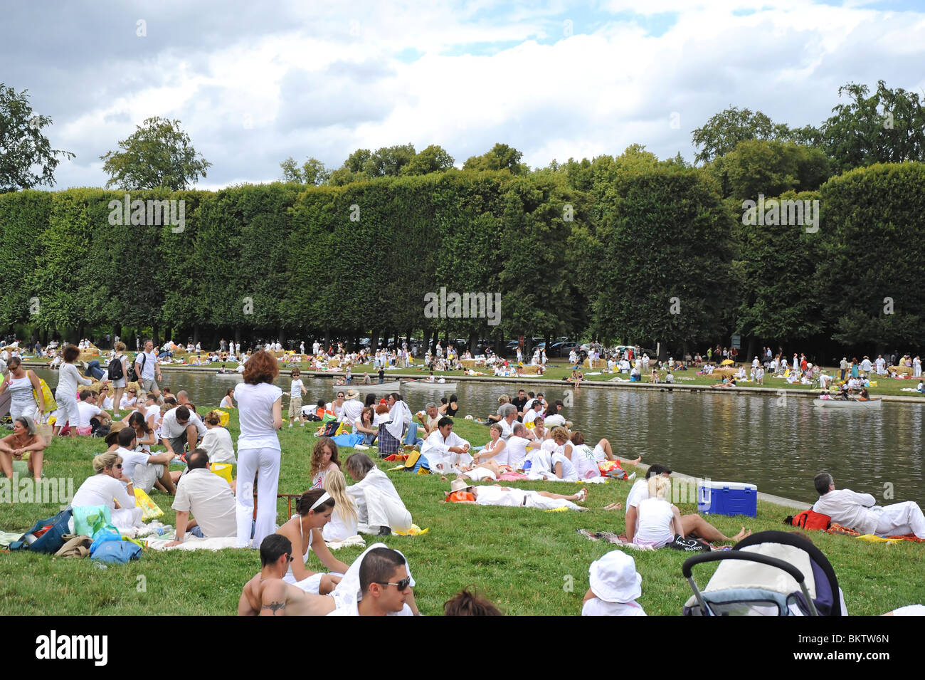 picnic in Versailles Garden, France, Bastille day Stock Photo Alamy