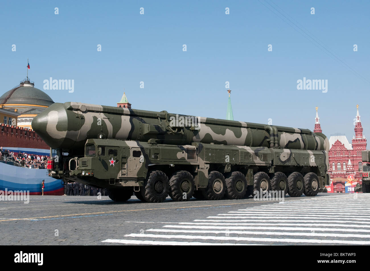 Mobile nuclear missile RT-2UTTKh «Topol-M» (NATO name SS-27 Sickle B) march  along the Red Square Moscow Victory Parade of 2010 Stock Photo - Alamy