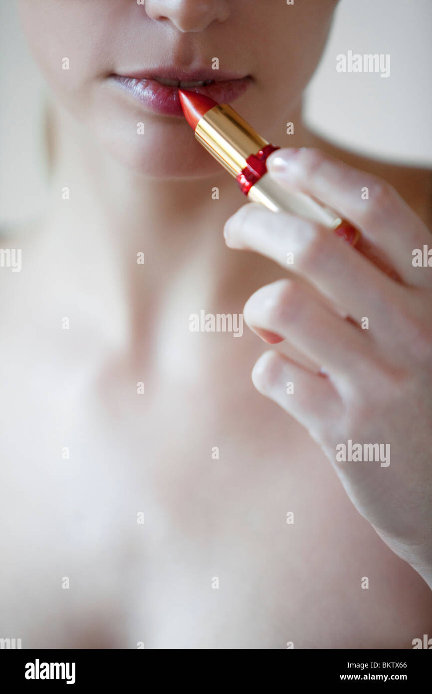 woman puts on lipstick Stock Photo - Alamy