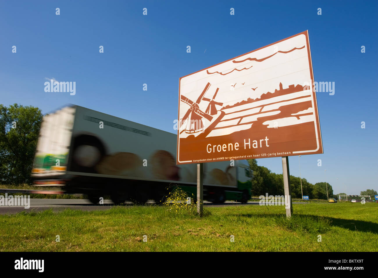 anwb bord van groene hart langs de A20 bij Gouda; billboard along a busy dutch highway promoting the old rural landscape Stock Photo