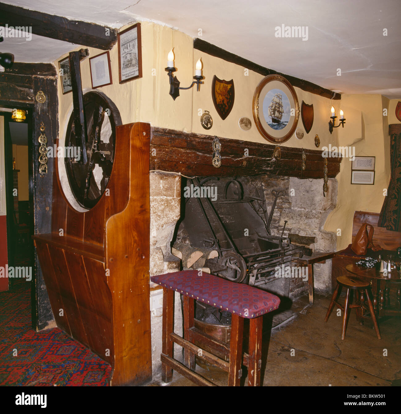 Dogwheel At The George Inn Connected To A Spit Over The Open Fire Stock Photo Alamy