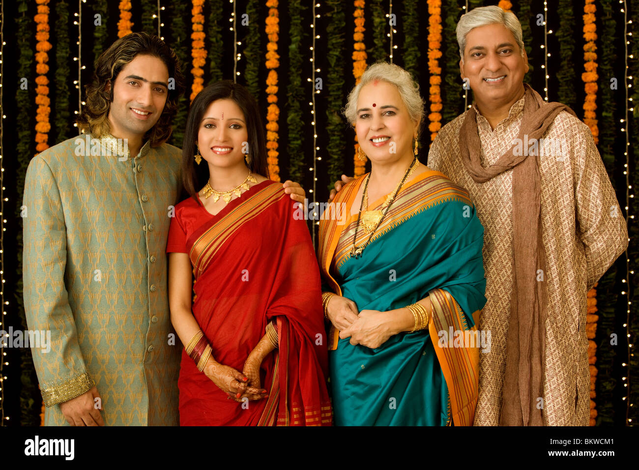 Senior indian woman wearing saree hi-res stock photography and images ...