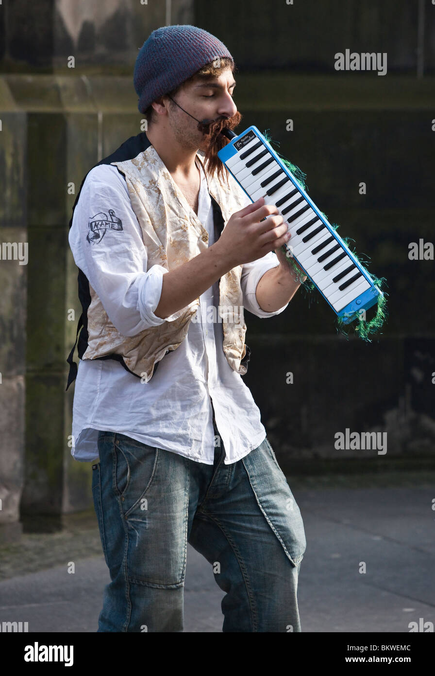 Street performer at the Edinburgh Festival Fringe Stock Photo