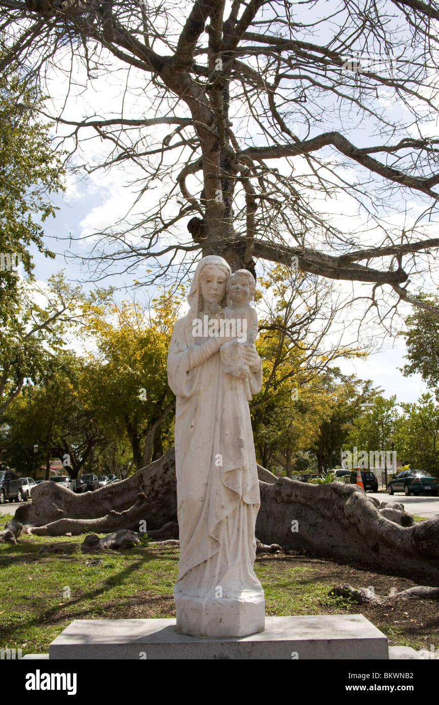 A statue of the Virgin Mary holding the Christ child in front of a ceiba tree, Little Havana, Miami Florida Stock Photo