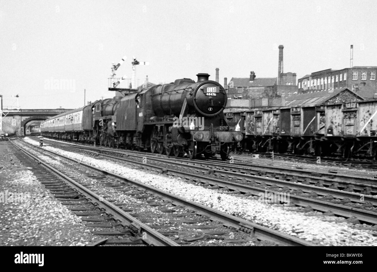 engine number 48476 8f class leads engine number 73093 standard 5mt class during the last days of steam on british rail Stock Photo