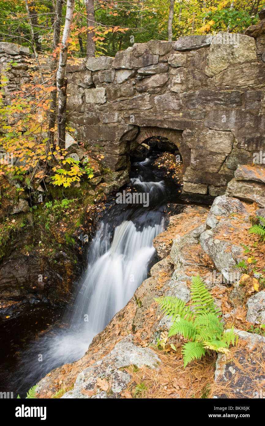 Snow falls in West Paris, Maine. Fall Stock Photo Alamy