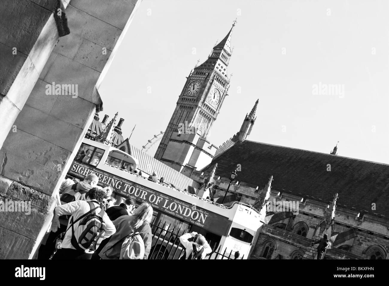 MONO IMAGE OF TOURISTS AT WESTMINSTER LONDON Stock Photo