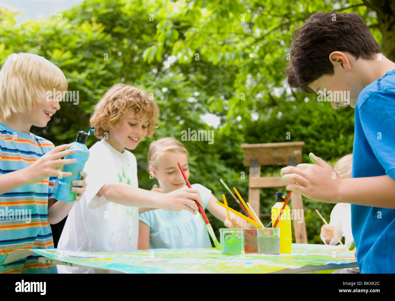 Children painting boy girl 12 hi-res stock photography and images - Alamy