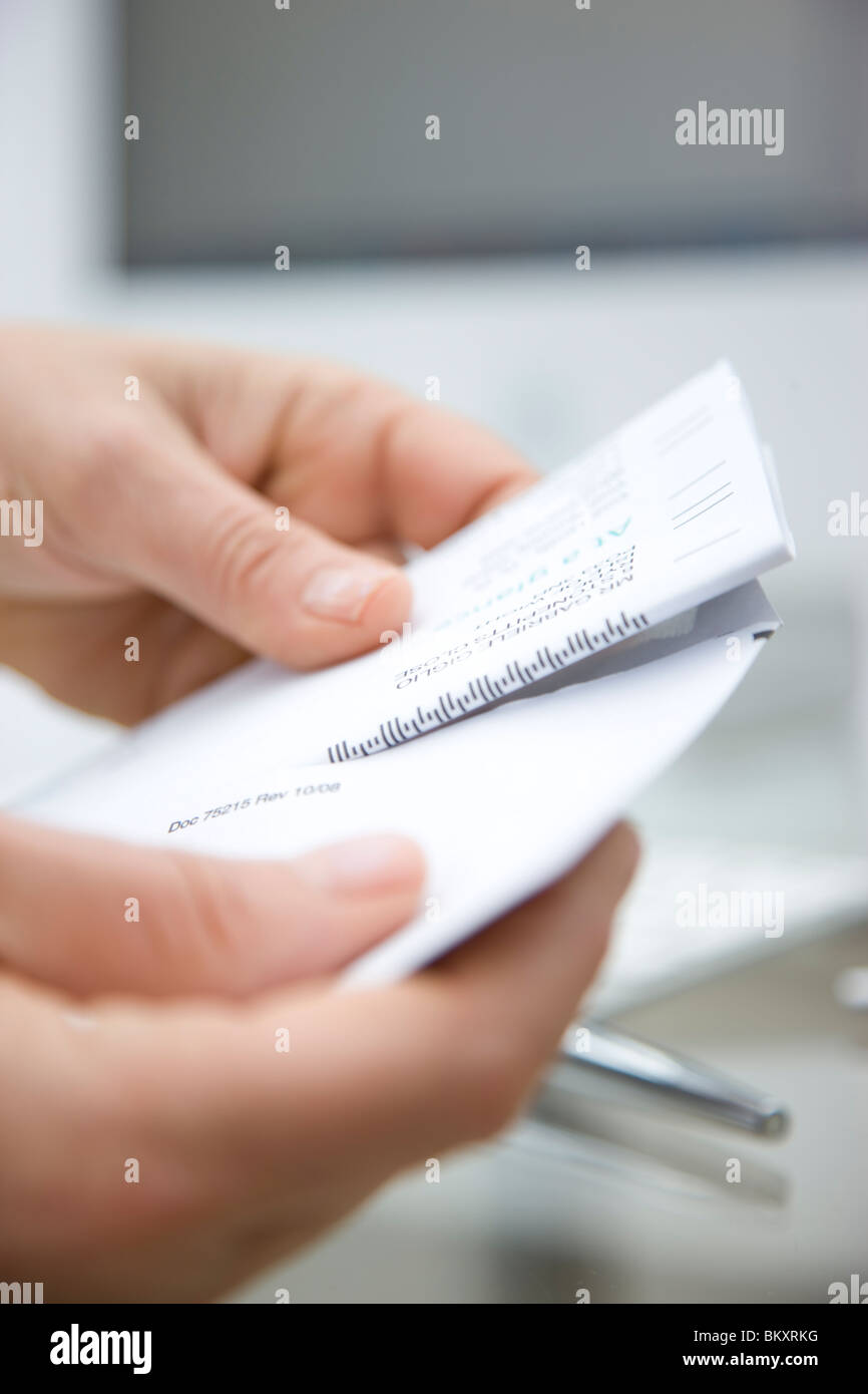 Utility bill envelope hires stock photography and images Alamy