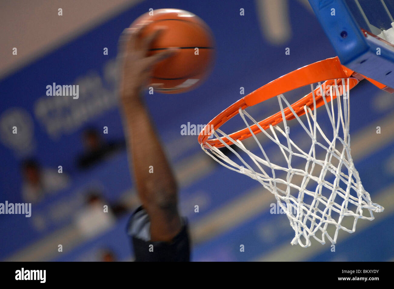 Basketball player jumps to dunk the ball Stock Photo Alamy
