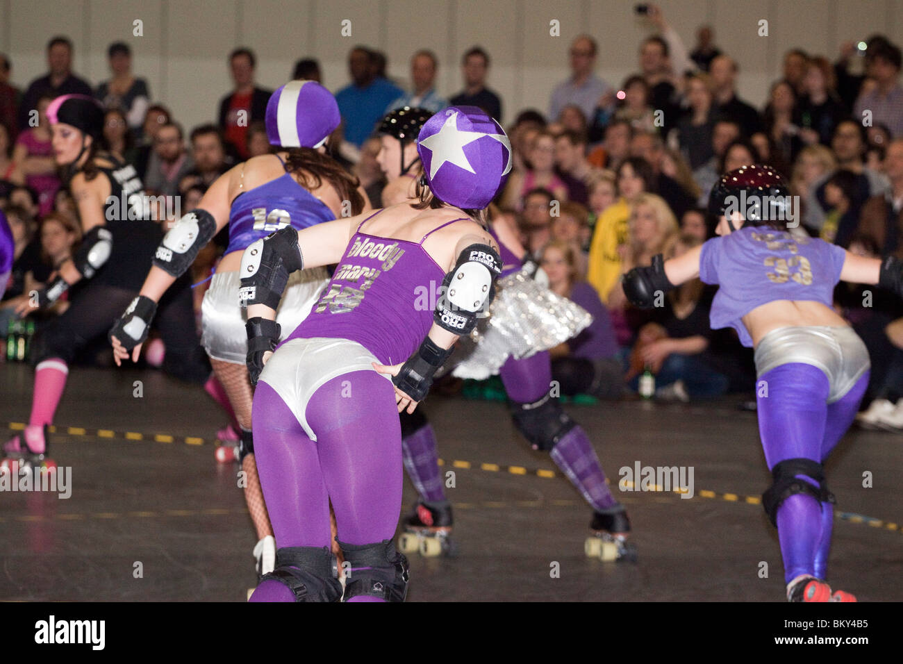 Roller derby lead jammer Bloody Mary for the Texas Hustlers ends the jam by  putting her hands on her hips Stock Photo - Alamy