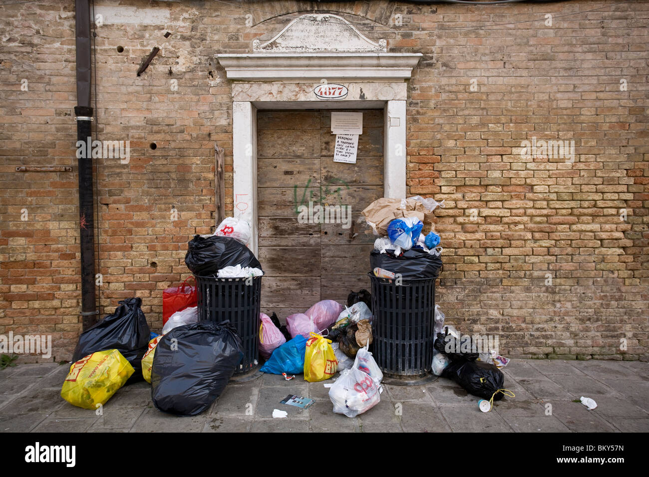 garbage in front of building Stock Photo Alamy