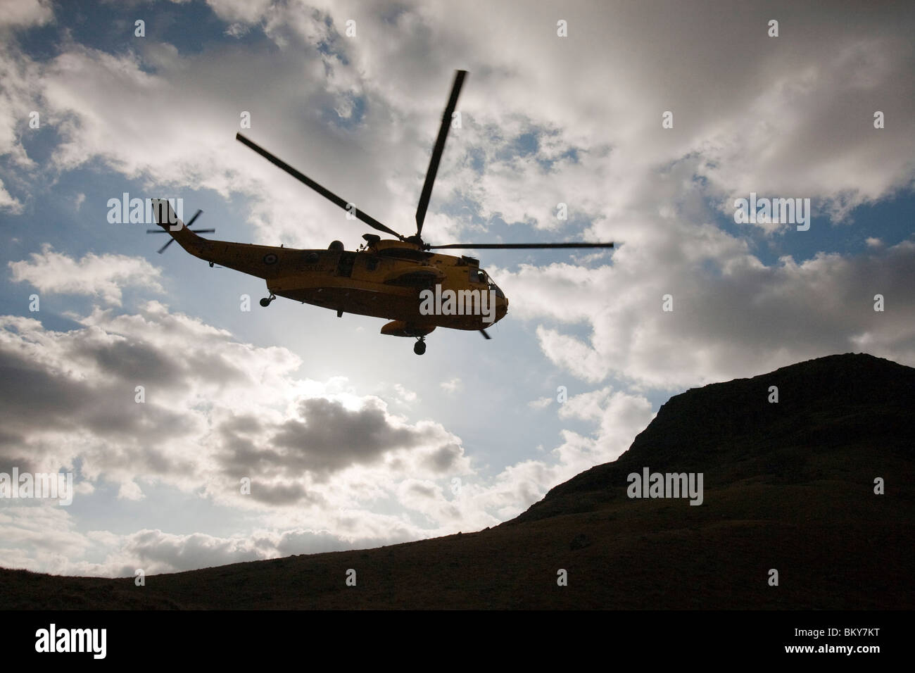 An RAF Sea King helicopter lands on the Langdale Pikes to pick up casualties rescued by  Langdale/Ambleside mountain Rescue Team Stock Photo