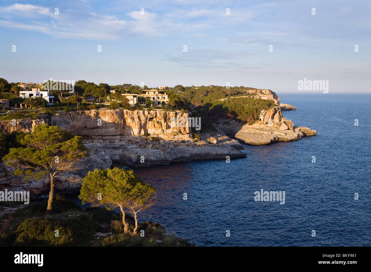 Cliff line between Cala Santanyi and Cala Figuera in the sunlight, Mallorca, Balearic Islands, Mediterranean Sea, Spain, Europe Stock Photo