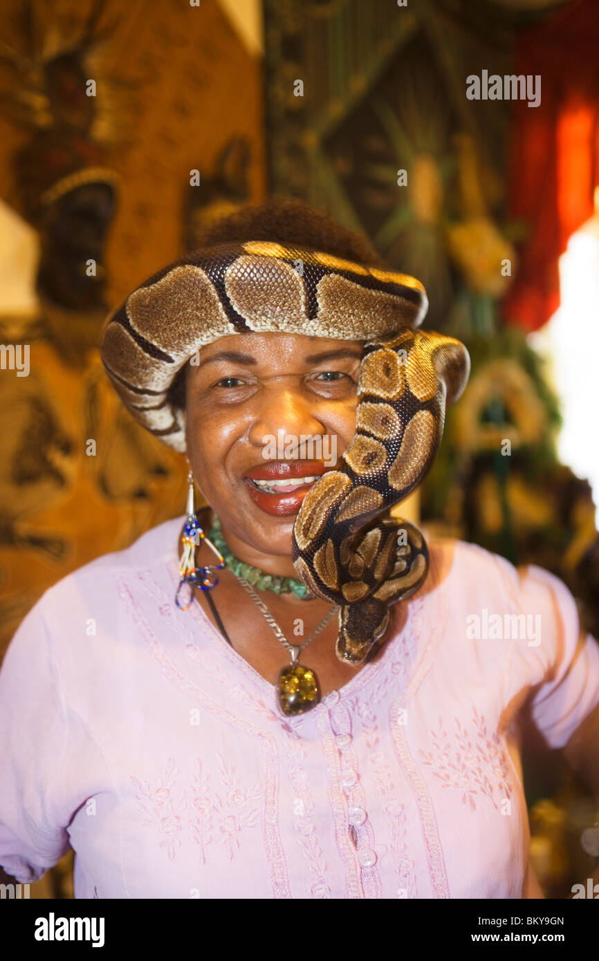 Voodoo Priest Miriam with her snake, French Quarter, New Orleans, Louisiana, USA Stock Photo