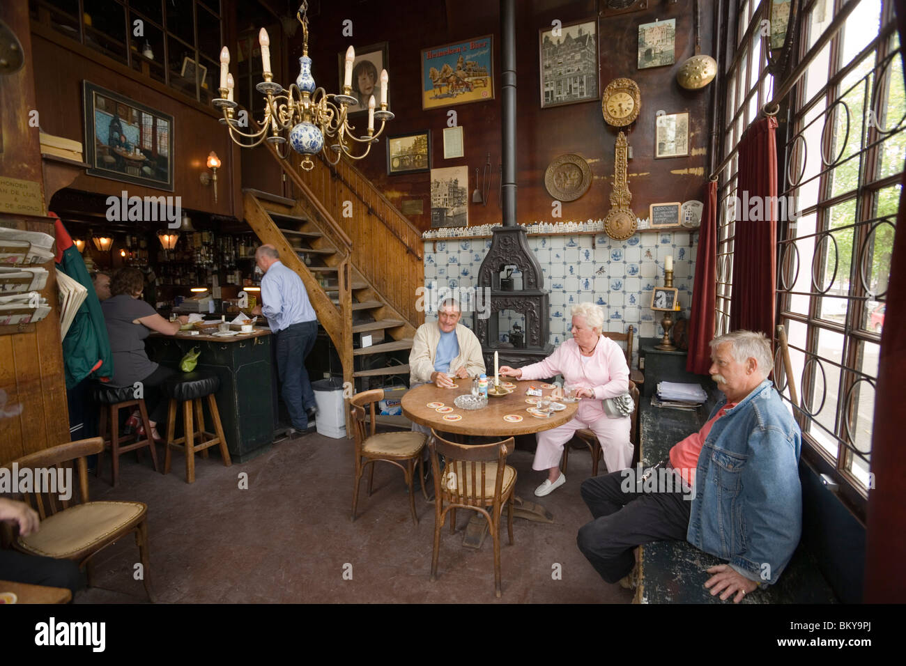 People, Het Papeneiland, Jordaan, People sitting in Het Papeneiland, the oldest brown or bruin cafe, Jordaan, Amsterdam, Holland Stock Photo