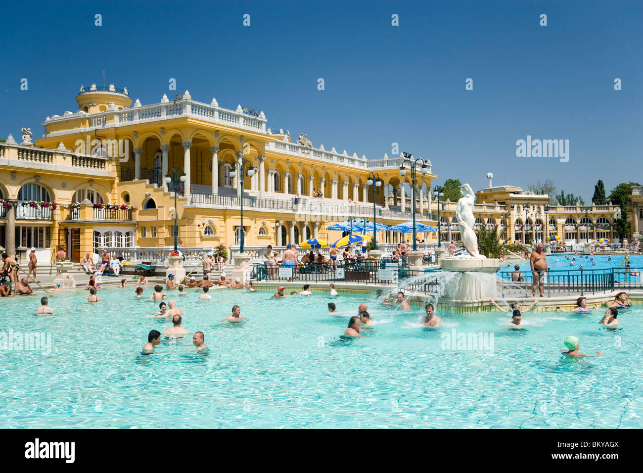 Swimming pool and bathers hi-res stock photography and images - Alamy