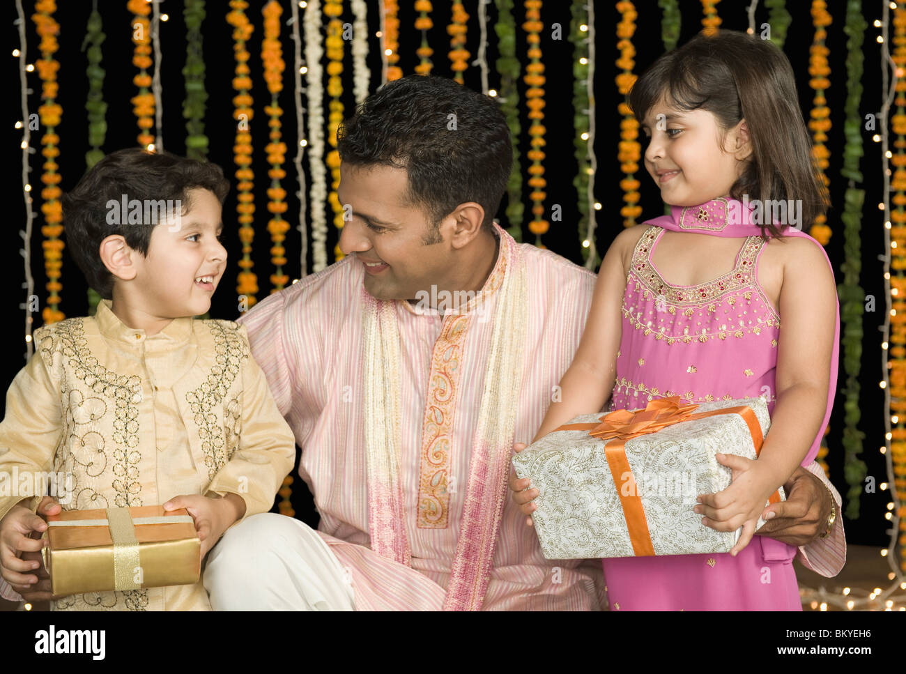 Family holding Diwali gifts Stock Photo: 29492994 - Alamy for Diwali Gifts For Family
113lpg Family holding Diwali gifts Stock Photo: 29492994 - Alamy for Diwali Gifts For Family
113lpg