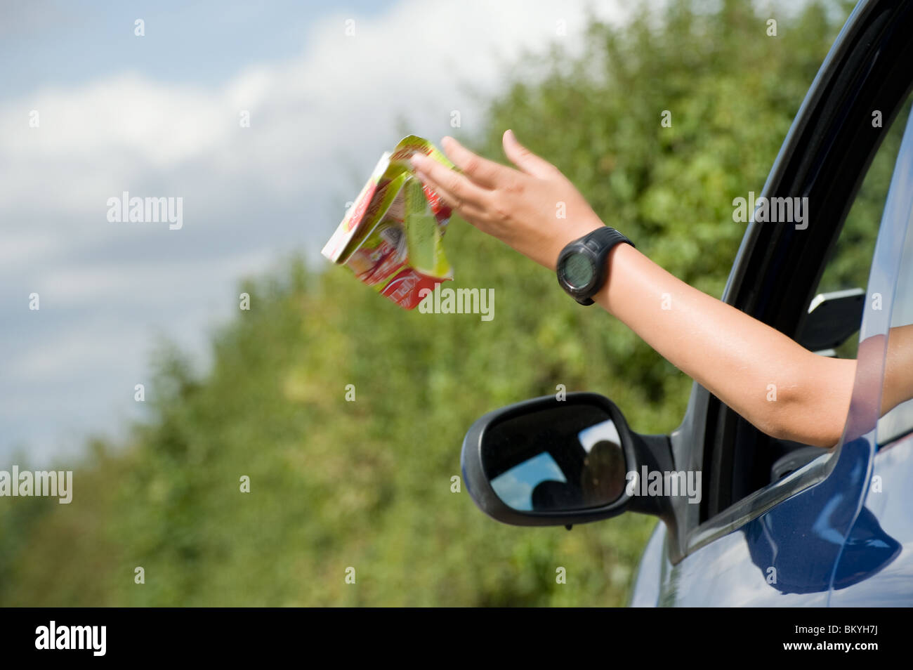 Somebody throwing litter out of a car window Stock Photo - Alamy