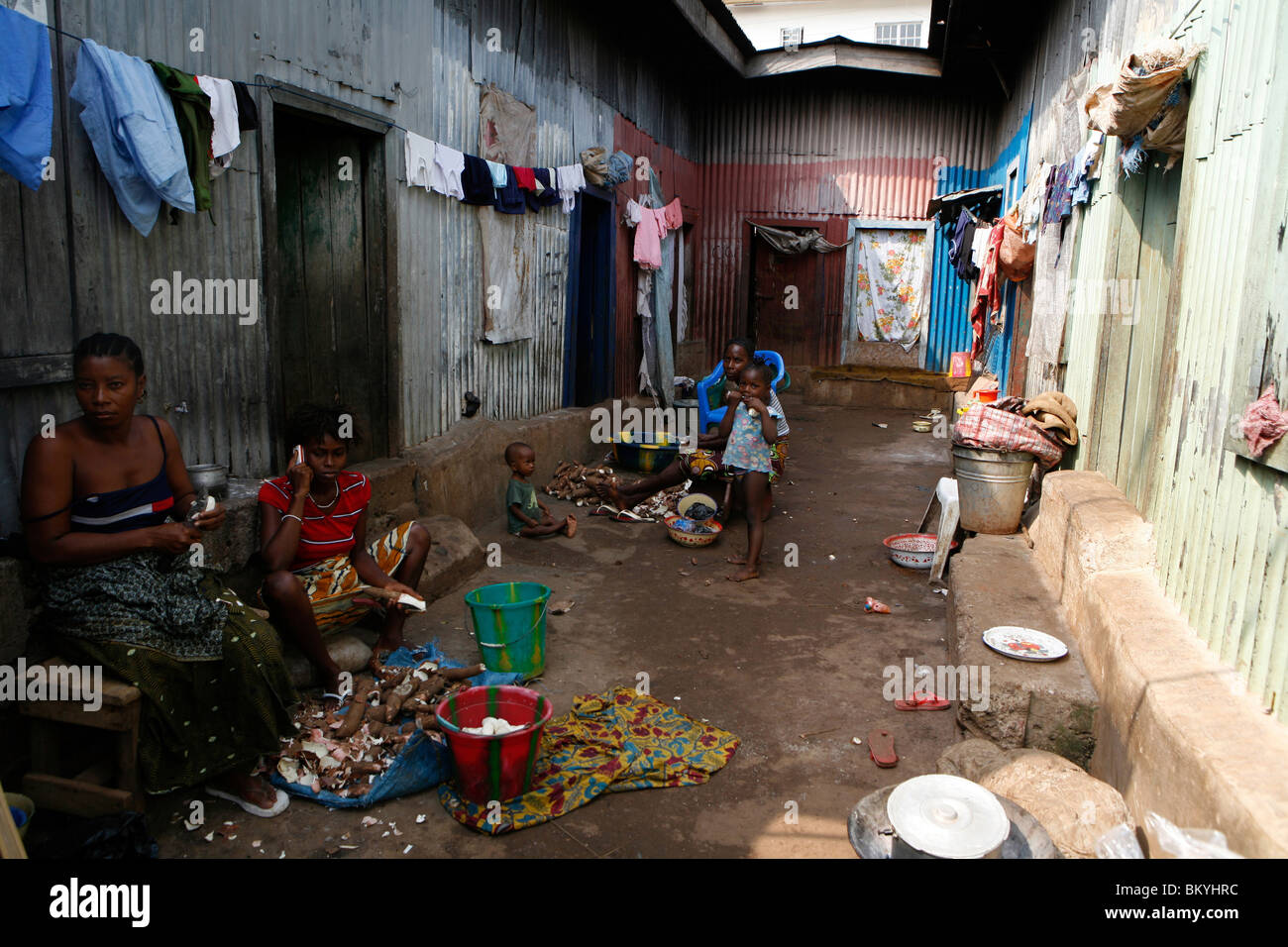 Daily life as normal at Kroo Bay shanty town, Freetown, Sierra Leone Stock Photo