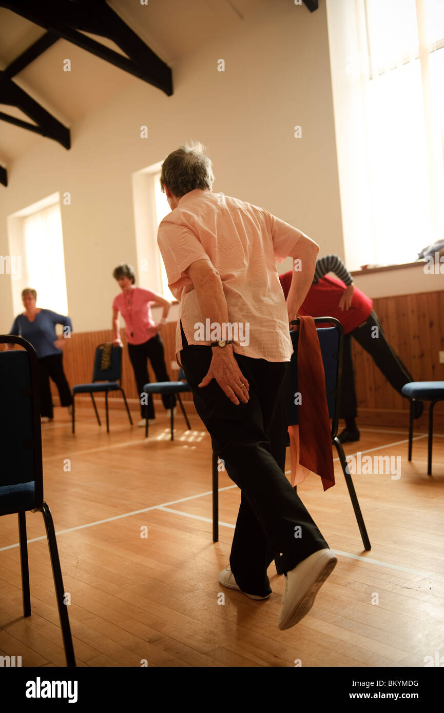Woman exercising seated in chair hi-res stock photography and images ...
