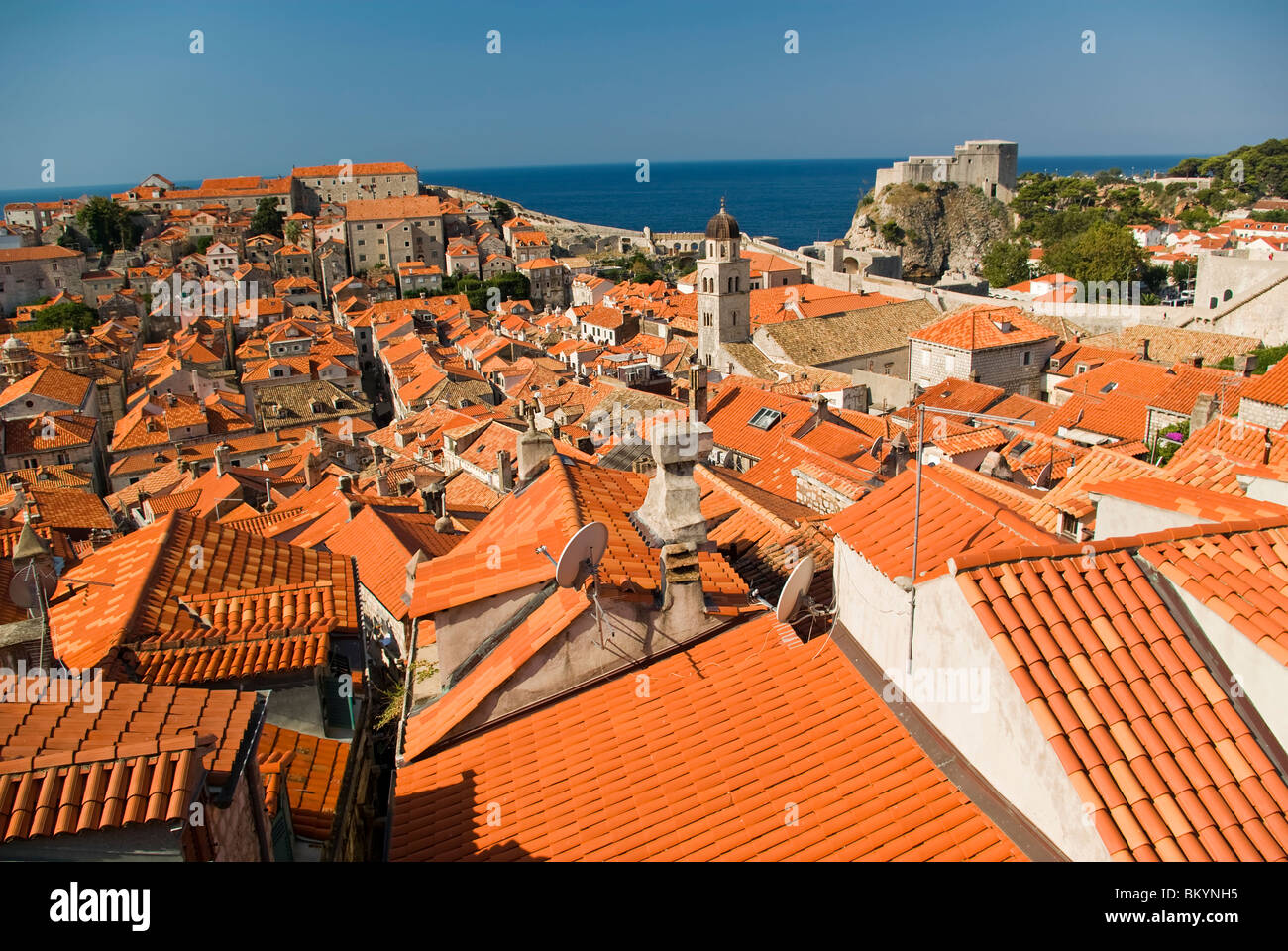 Croatia; Hrvartska; Kroatien; Dubrovnik, Old town, harbor, red roofs, fortification wall, seen from MinčetaTower Stock Photo