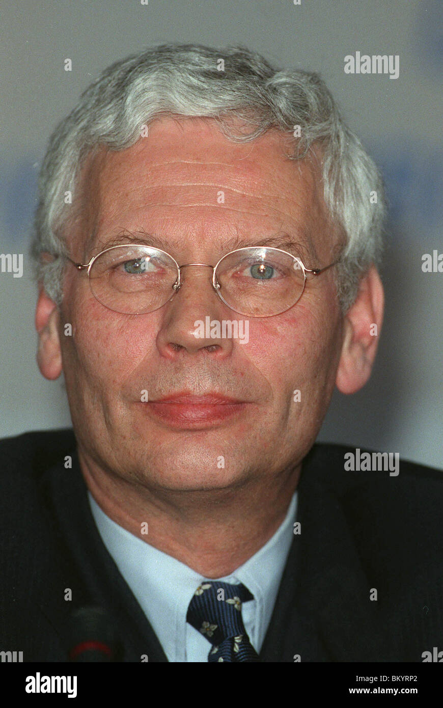 HANS VAN DEN BROEK EUROPEAN COMMISSION 17 December 1997 Stock Photo