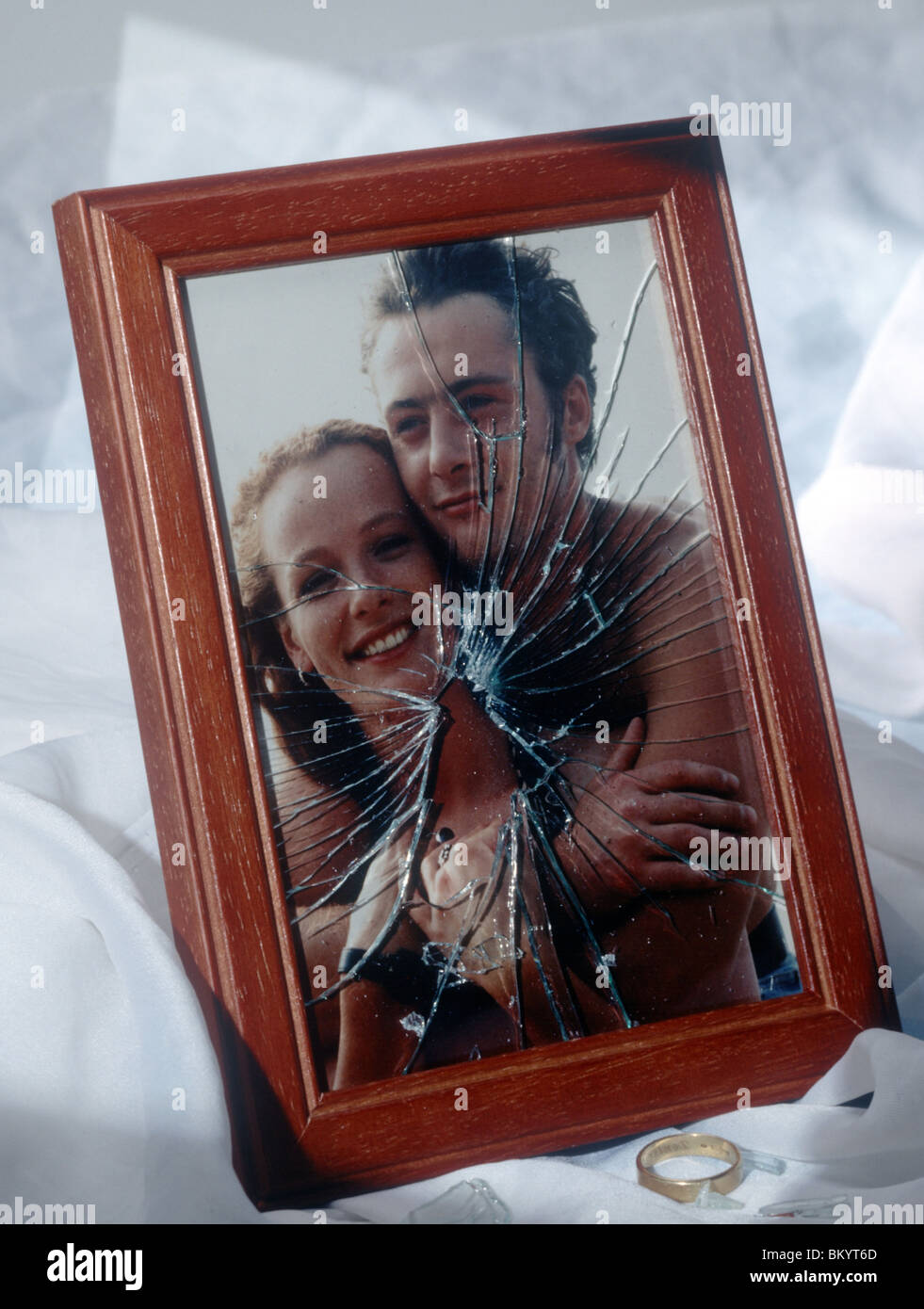 Symbolic couple picture broken hires stock photography and images Alamy