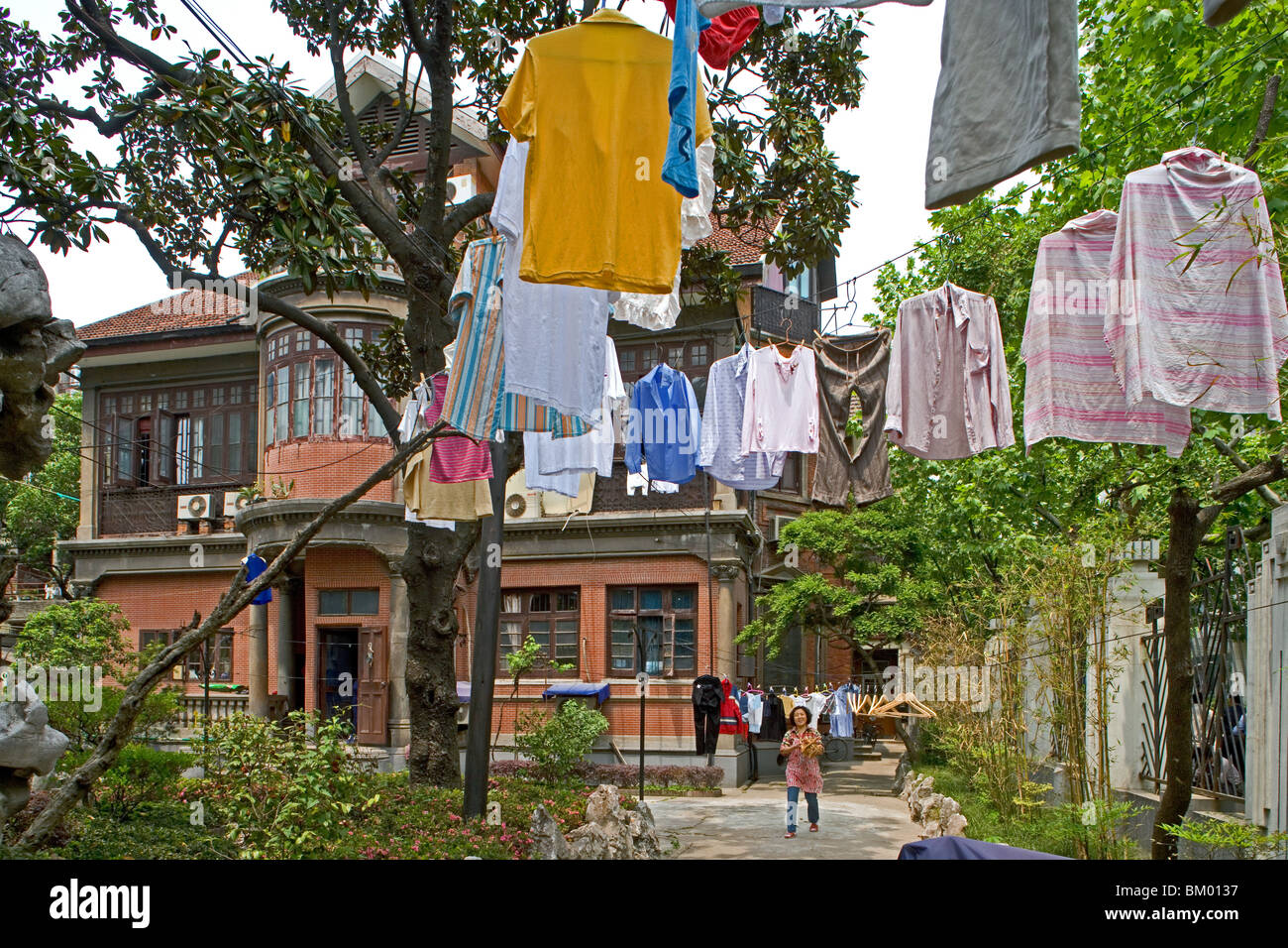 Villa, French Concession, summer, 36, Sinan Lu, Waesche, laundry, clothes line, washing, famous opera singer (female role) lived Stock Photo
