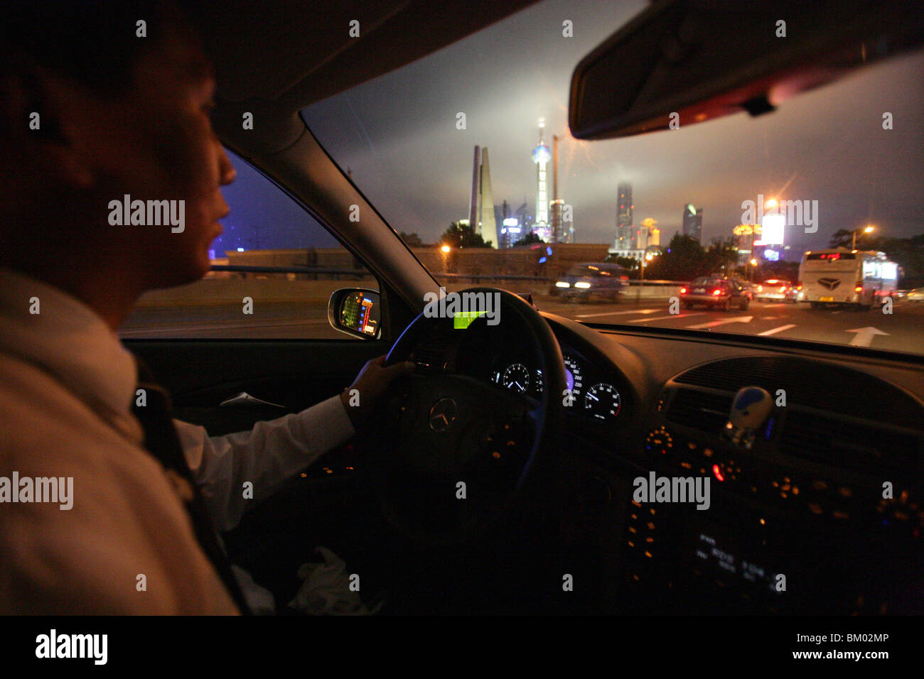 Taxi Shanghai, Mercedes Benz Taxi, airport taxi, driver, Skyline Pudong