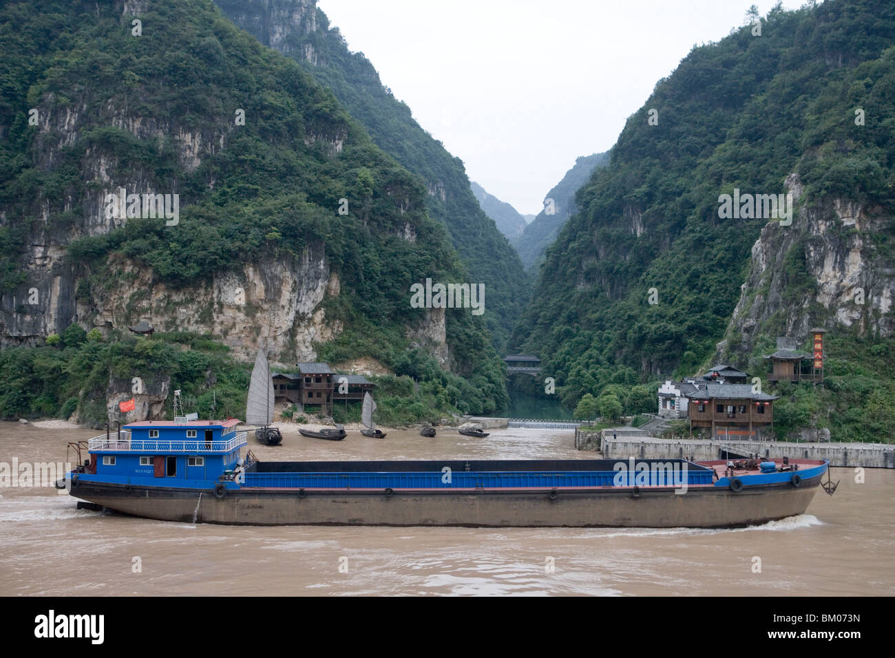 Yangtze Freighter, Near Sandouping, Yichang, Xiling Gorge, Yangtze River, China Stock Photo