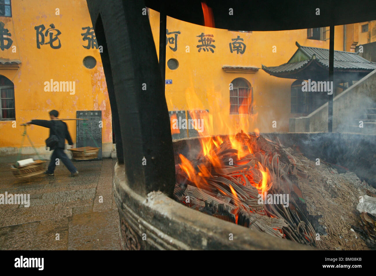 Porter, incense burner, Tianchi Monastery, Bodhisvattva Kshitigarbha, Jiuhuashan, Mount Jiuhua, mountain of nine flowers, Jiuhua Stock Photo