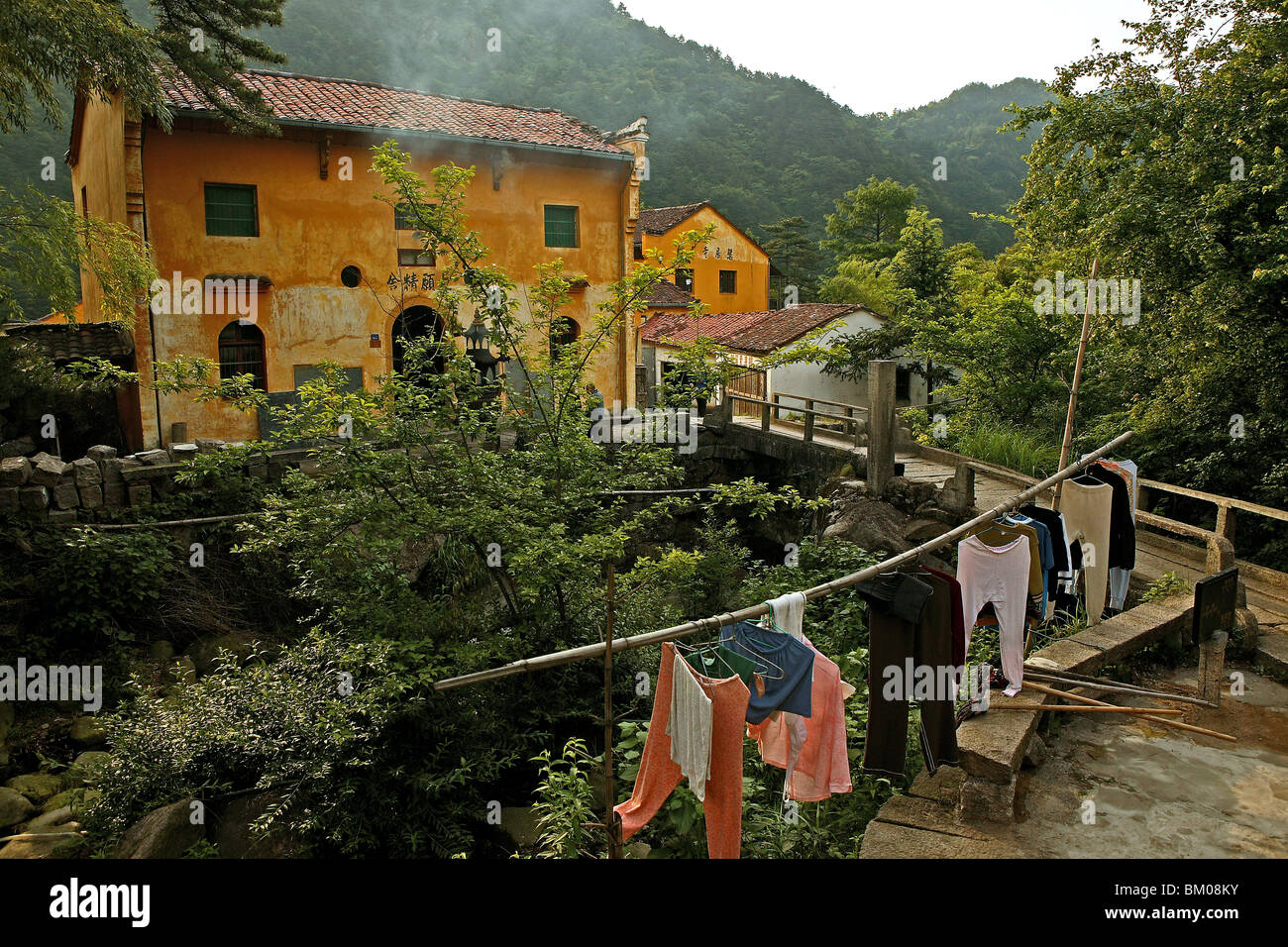 washing line, Tianchi Monastery, Bodhisvattva Kshitigarbha, Jiuhuashan, Mount Jiuhua, mountain of nine flowers, Jiuhua Shan, Anh Stock Photo