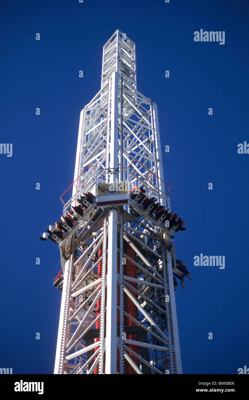 Thrill ride Big Shot on top of the Las Vegas Stratosphere tower (1149  ft/350m), the tallest freestanding observation tower of the US Stock Photo  - Alamy