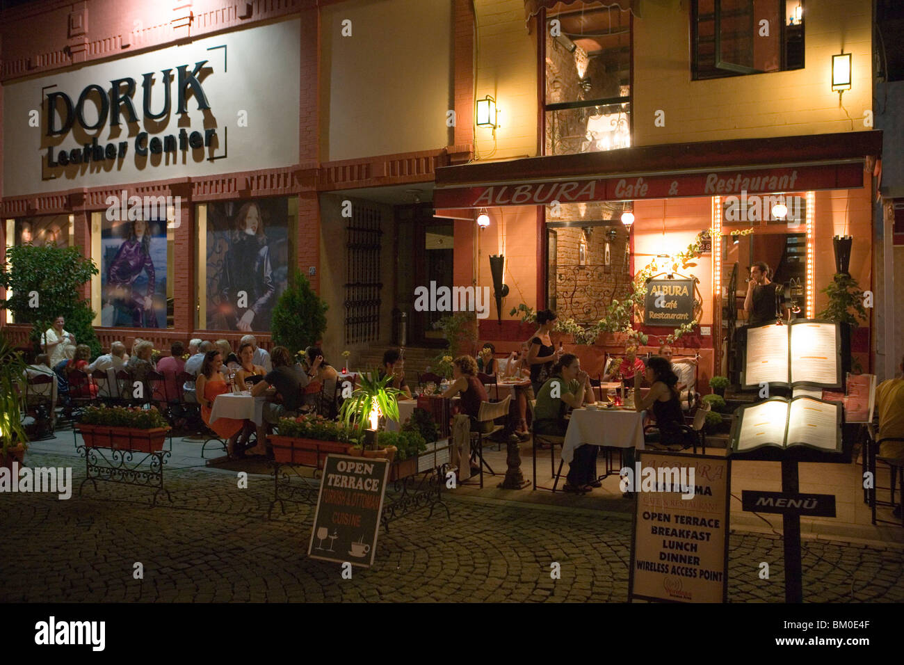 Al Fresco Dining in Outdoor Restaurants, Sultan Ahmet, Istanbul, Turkey