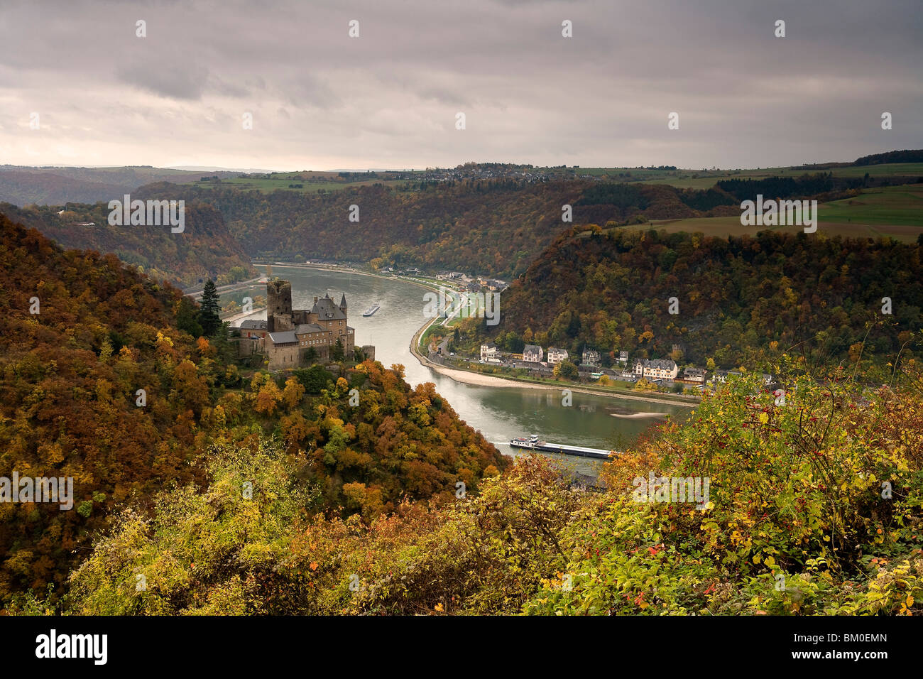 KKatz Castle seen from Patersberg across St. Goarshausen, Loreley is situated on the rear left, River Rhine, Rhineland-Palatinat Stock Photo