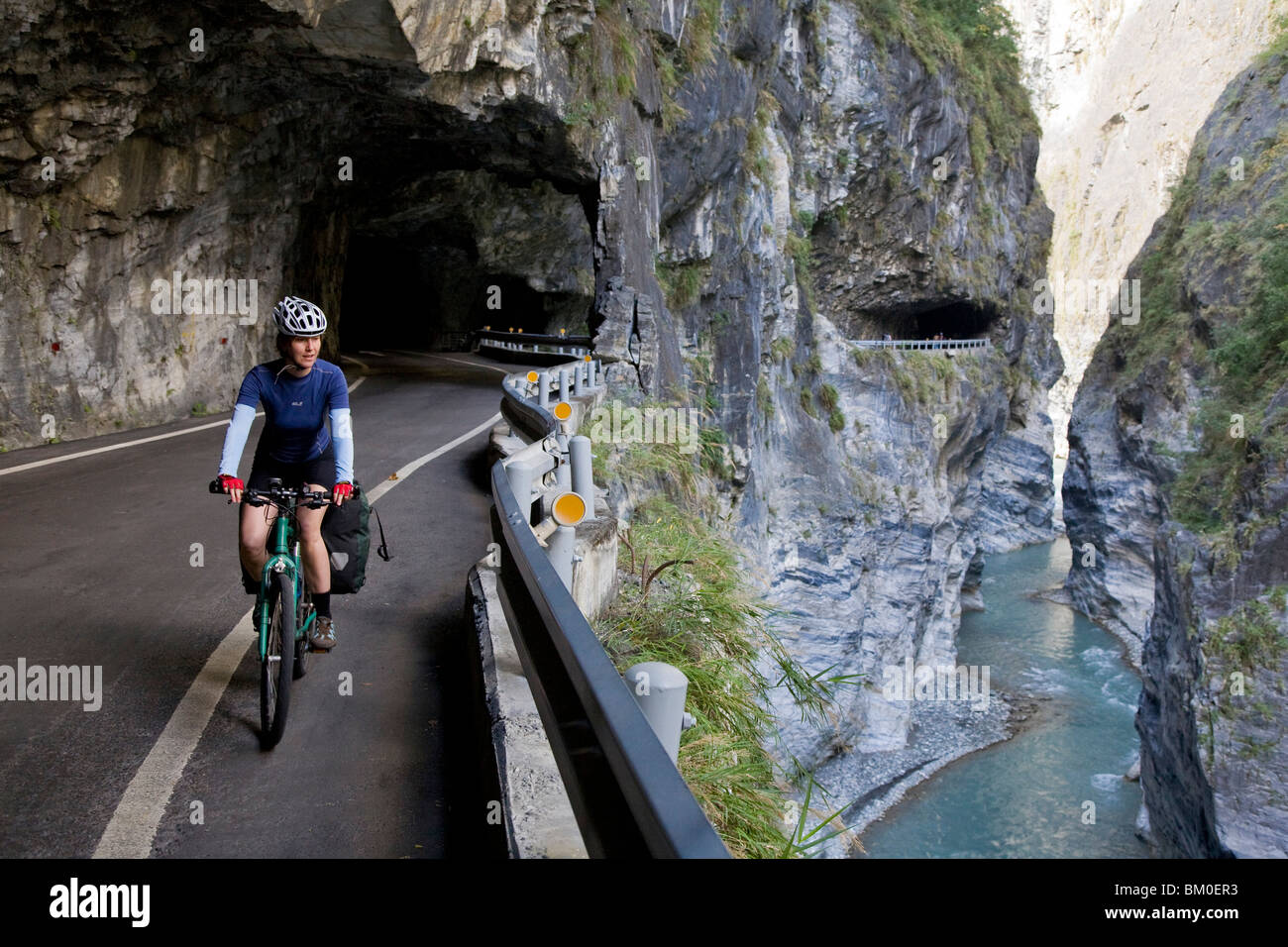 Cyclist in a cave of the Taroko gorge, Taroko National Park, Marble canyon, Liwu river, Tienhsiang, Tianxiang, Republic of China Stock Photo