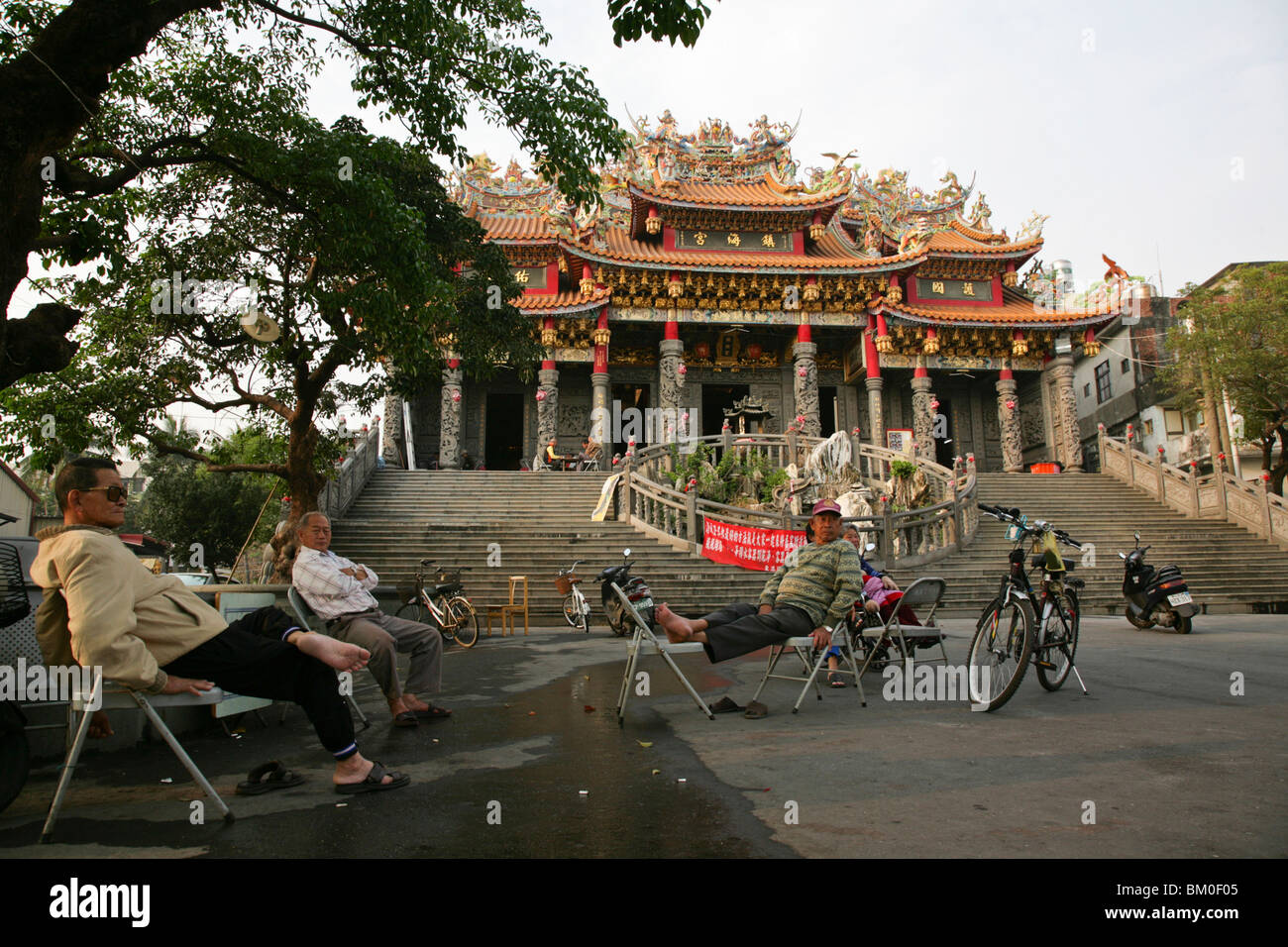 Old taiwanese temple hi-res stock photography and images - Alamy