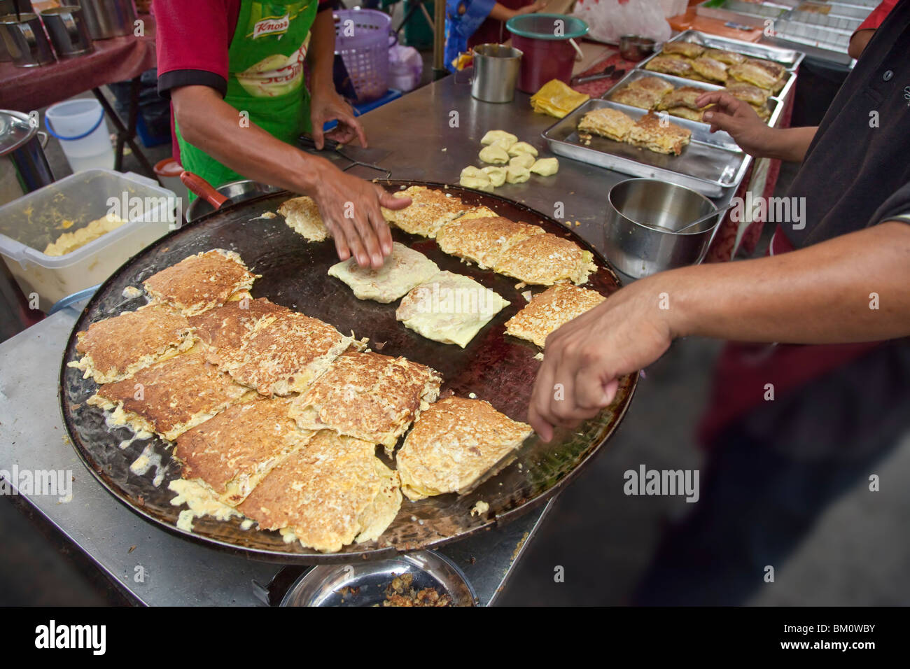 Malaysia, Mamak street vendor making murtabak in a Pasar Malam Stock Photo