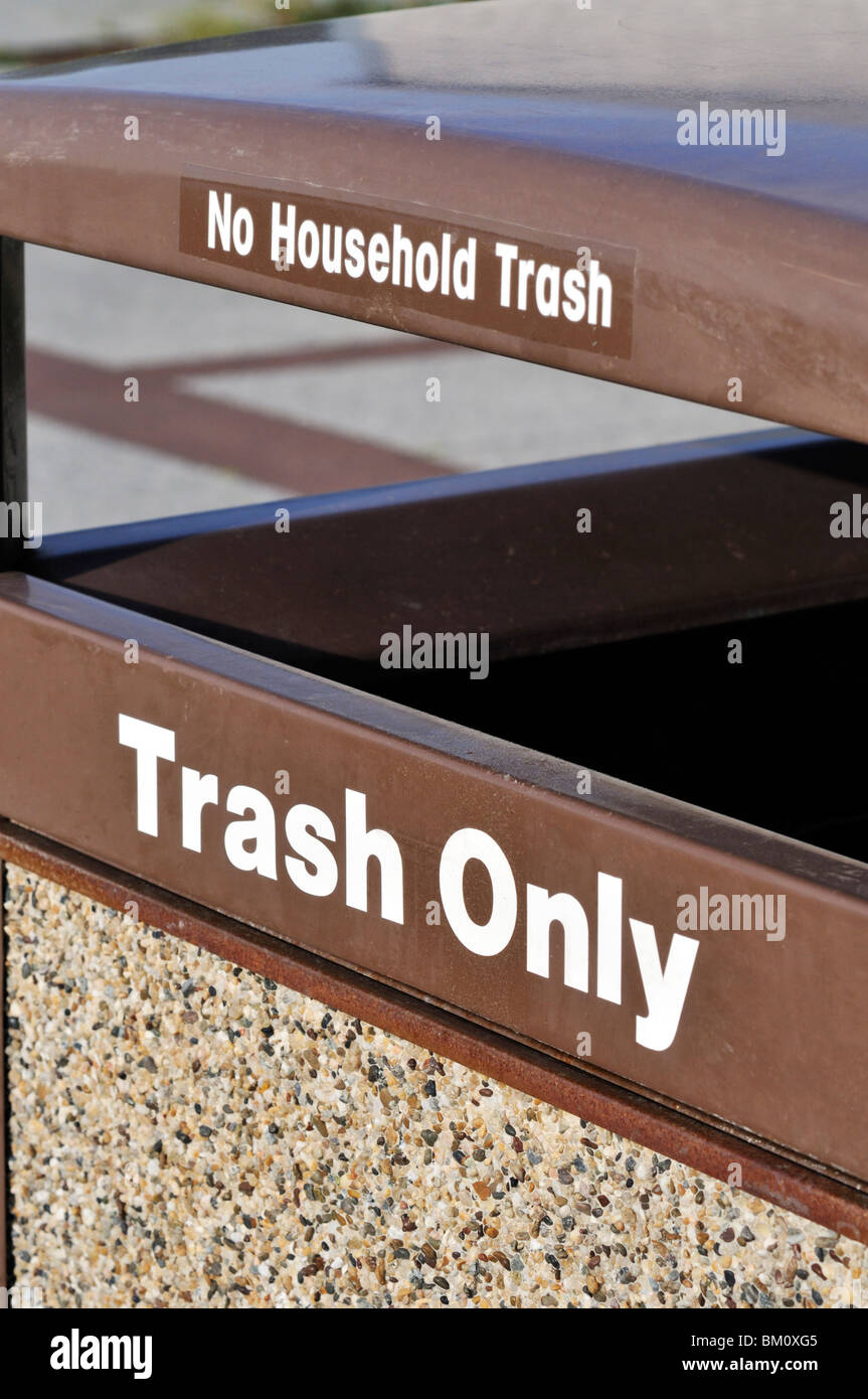 Labeled trash bins hi-res stock photography and images - Alamy