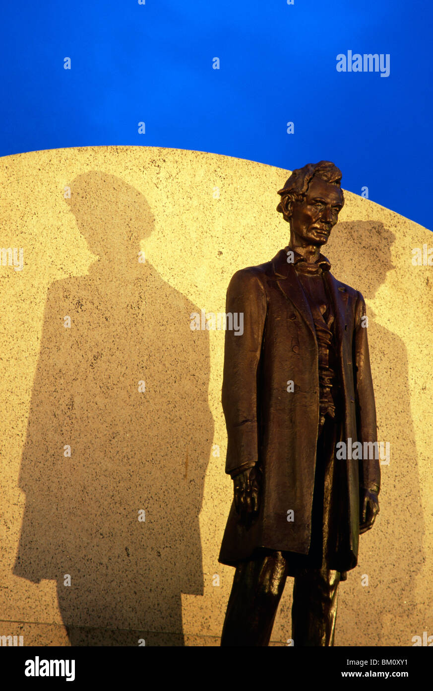 Statue of Abraham Lincoln in a government building, Illinois State