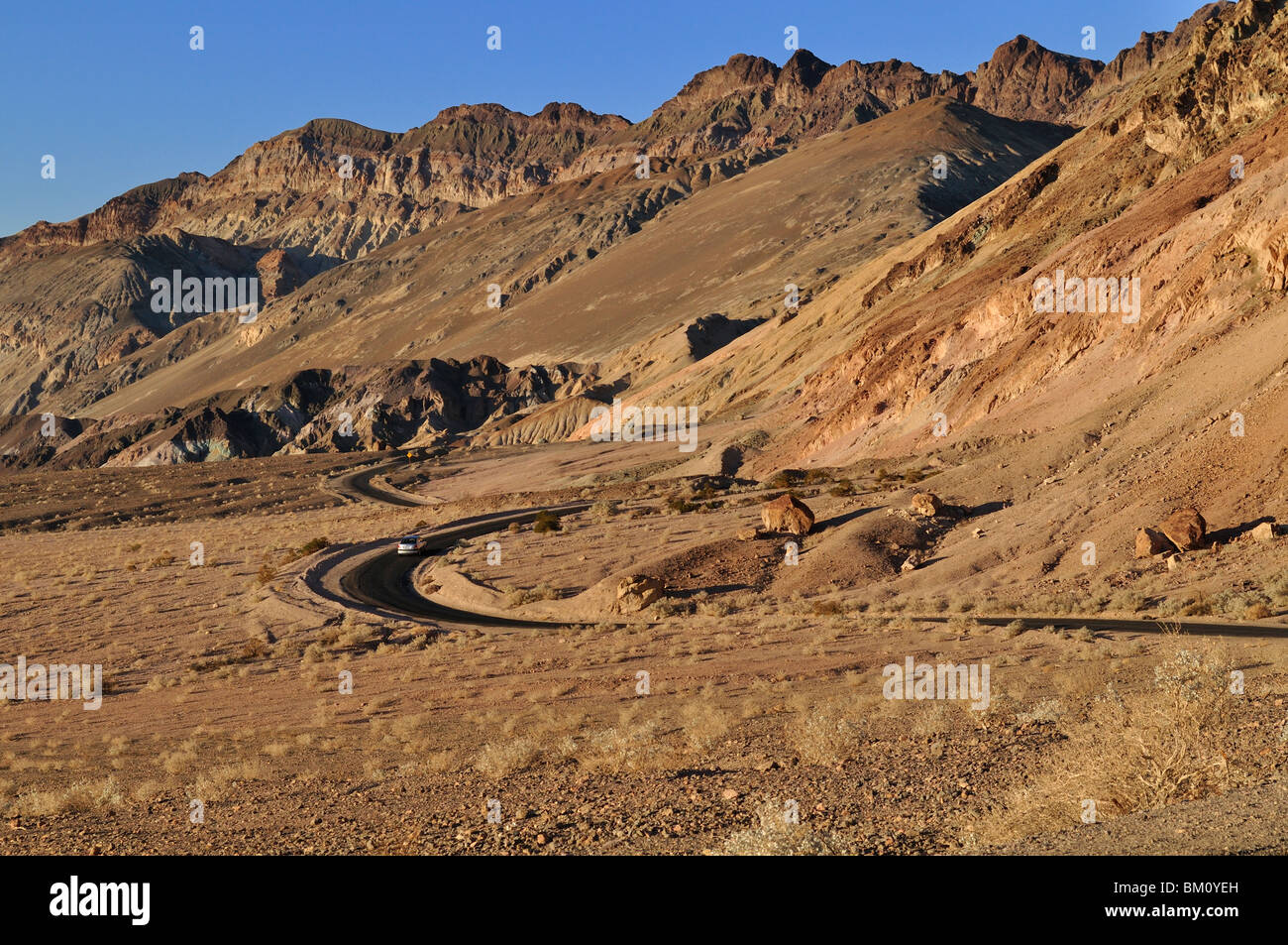Artists drive death valley road car hi-res stock photography and images ...