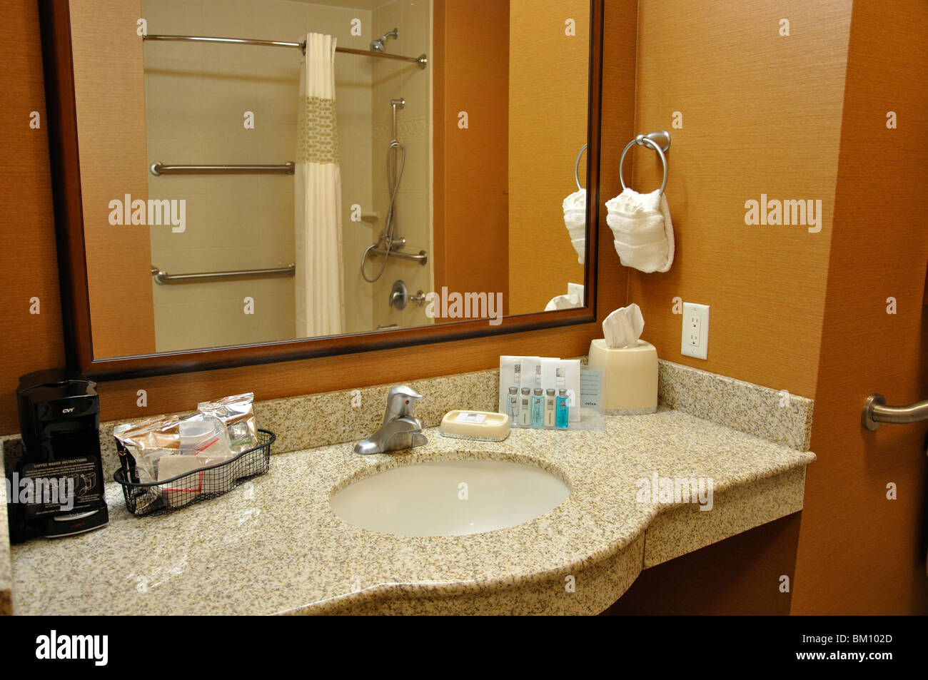 Hilton hotel bathroom Stock Photo Alamy