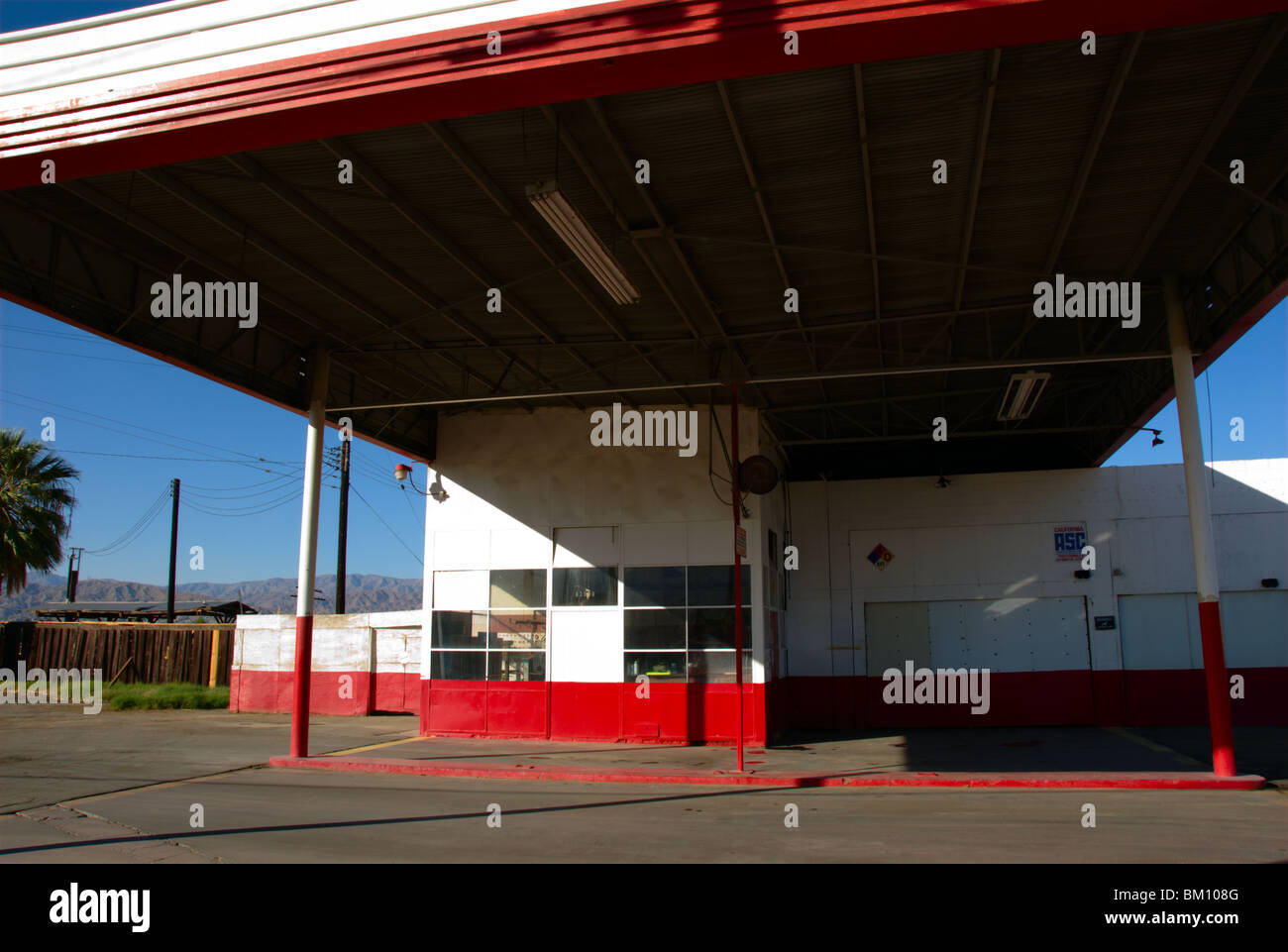 Motor repair garage, Indio, California Stock Photo Alamy
