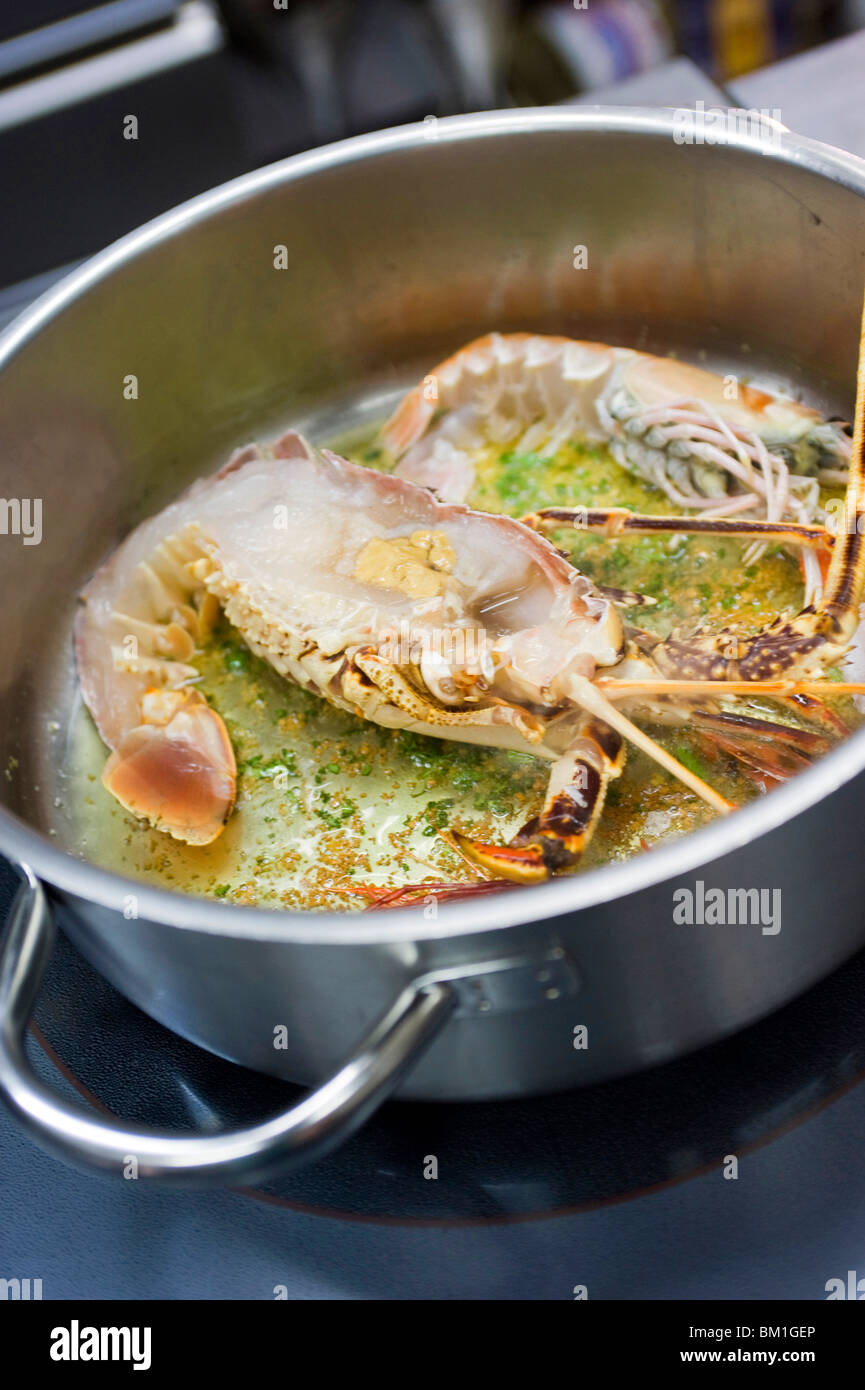 Cooking lobsters, La Ghinghetta restaurant, Portoscuso, Sardinia, Italy