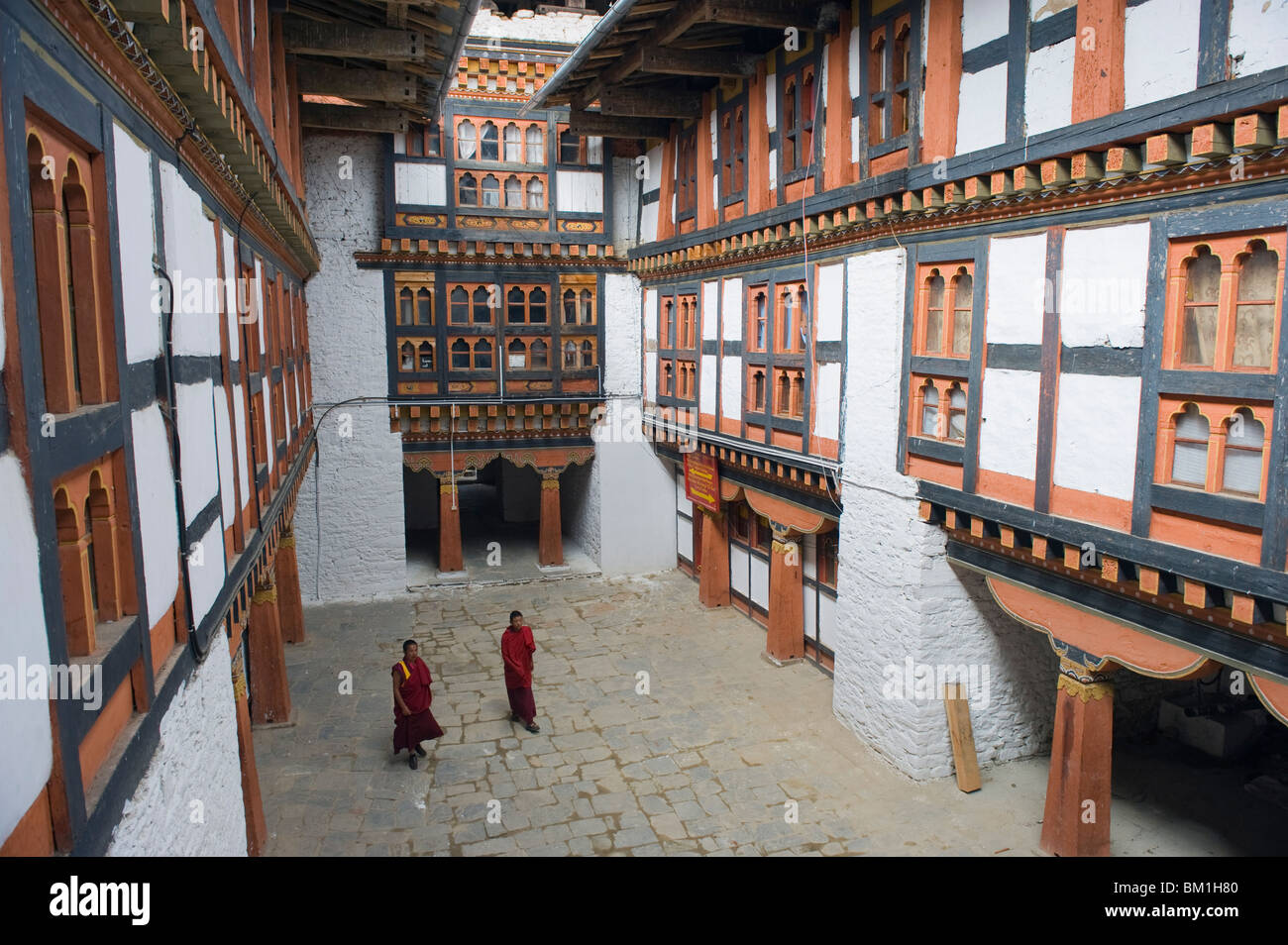Monks in Jakar Dzong, Castle of the White Bird dating from 1667, Jakar, Bumthang, Chokor Valley, Bhutan, Asia Stock Photo