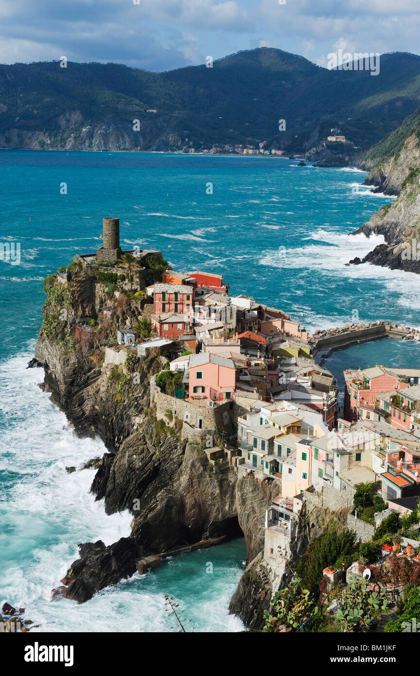 Clifftop village of Vernazza, Cinque Terre, UNESCO World Heritage Site, Liguria, Italy, Europe Stock Photo