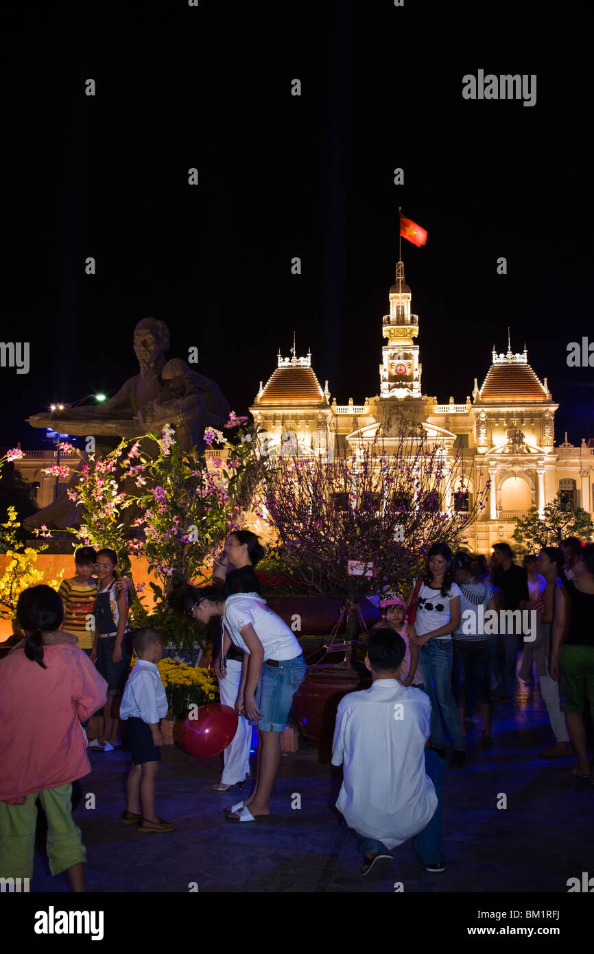 People in front of the Ho Chi Minh statue and Hotel de Ville in the evening of Tet festival Stock Photo